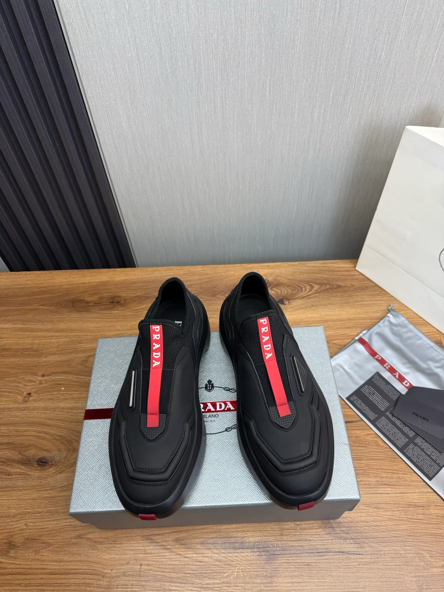 Men's shoes 💰620💰 [PRADA] Autumn and winter hot men's shoes are shipped 👏Official website synchronized ⬆️Original fly-woven cowhide fabric + cowhide lining, 1⃣️:1⃣️reproduction, original sole, 38-45 (45. Customized, non-refundable)
